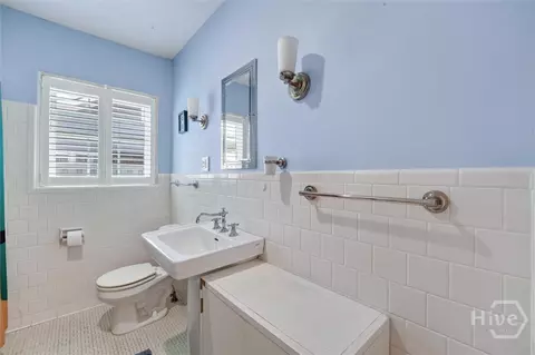 Bath - 30 E 60th St, Savannah, GA 31405 photo 7 of 7