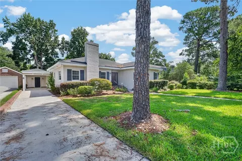 Exterior - 30 E 60th St, Savannah, GA 31405 photo 2 of 14