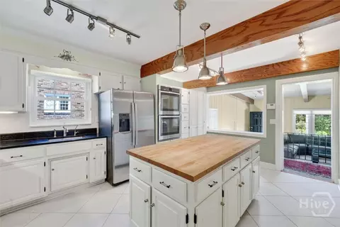 Kitchen - 30 E 60th St, Savannah, GA 31405 photo 6 of 6