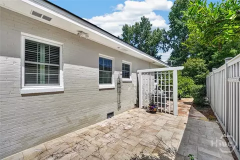 Exterior - 30 E 60th St, Savannah, GA 31405 photo 10 of 14