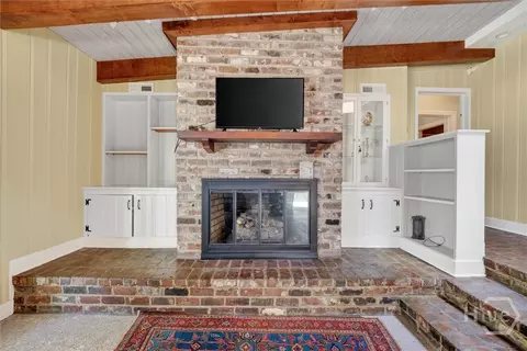 Living - 30 E 60th St, Savannah, GA 31405 photo 2 of 2