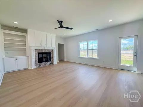 Living - 151 Cottage Loop, Midway, GA 31320 photo 2 of 4