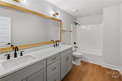 Bath - 406 S Ash St, Springfield, GA 31329 photo 3 of 3