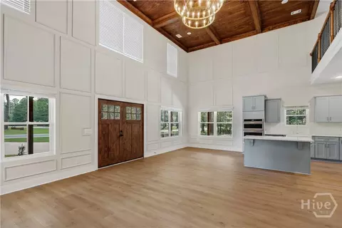 Living - 406 S Ash St, Springfield, GA 31329 photo 4 of 5