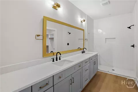 Bath - 406 S Ash St, Springfield, GA 31329 photo 2 of 3