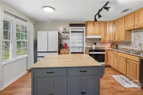 205 W 4th St, Springfield, GA 31329 photo 9