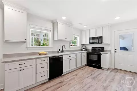 Kitchen - 755 Elbert Arnsdorff Rd, Springfield, GA 31329 photo 8 of 9