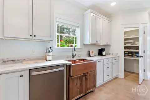 Kitchen - 755 Elbert Arnsdorff Rd, Springfield, GA 31329 photo 6 of 9