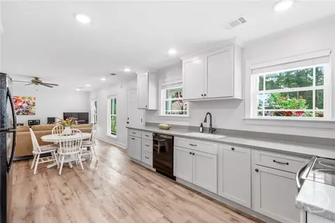 Kitchen - 755 Elbert Arnsdorff Rd, Springfield, GA 31329 photo 9 of 9