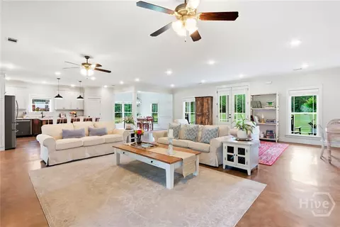 Living - 755 Elbert Arnsdorff Rd, Springfield, GA 31329 photo 2 of 3