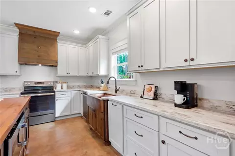 Kitchen - 755 Elbert Arnsdorff Rd, Springfield, GA 31329 photo 4 of 9