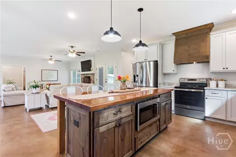 Kitchen - 755 Elbert Arnsdorff Rd, Springfield, GA 31329 photo 5 of 9