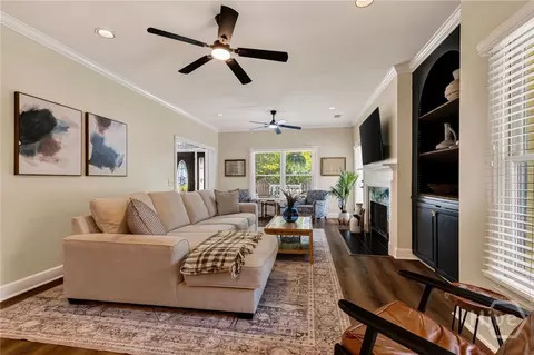 Living - 9 Devon Rd, Savannah, GA 31419 photo 3 of 4