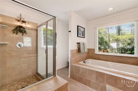 Bath - 9 Devon Rd, Savannah, GA 31419 photo 3 of 4