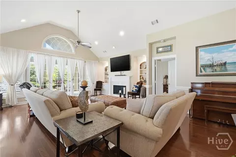 Living - 136 Mallory Pl, Pooler, GA 31322 photo 3 of 4