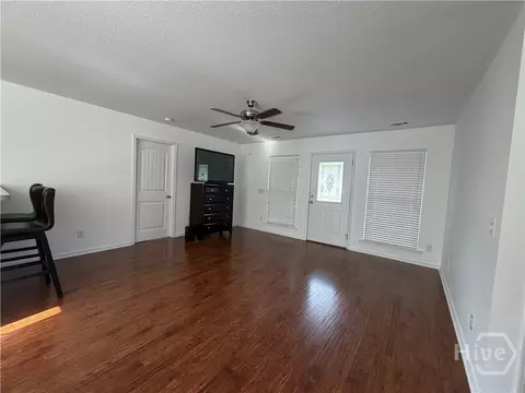 Living - 284 Barrister Cir, Guyton, GA 31312 photo 4 of 7