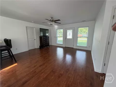 Living - 284 Barrister Cir, Guyton, GA 31312 photo 2 of 7