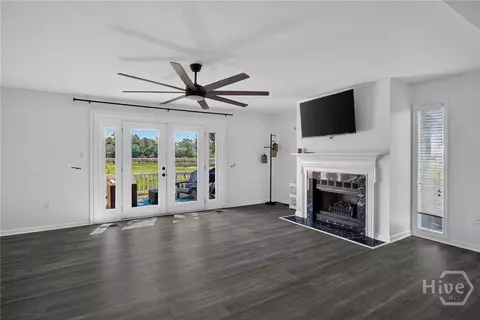 Living - 12502 Apache Ave #27, Savannah, GA 31419 photo 5 of 7