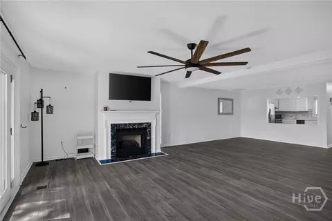 Living - 12502 Apache Ave #27, Savannah, GA 31419 photo 4 of 7