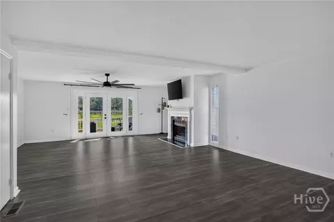 Living - 12502 Apache Ave #27, Savannah, GA 31419 photo 2 of 7