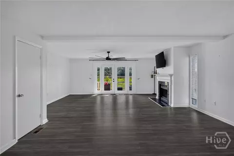 Living - 12502 Apache Ave #27, Savannah, GA 31419 photo 1 of 7