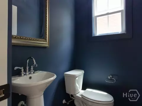 Bath - 809 E 36th St, Savannah, GA 31401 photo 1 of 3