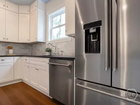Kitchen - 809 E 36th St, Savannah, GA 31401 photo 7 of 8