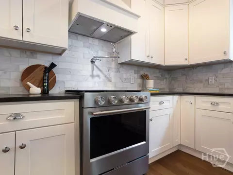 Kitchen - 809 E 36th St, Savannah, GA 31401 photo 5 of 8