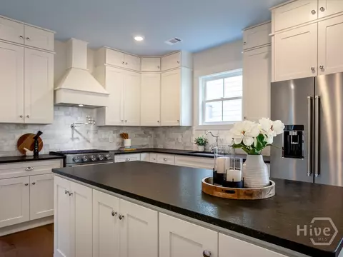 Kitchen - 809 E 36th St, Savannah, GA 31401 photo 3 of 8