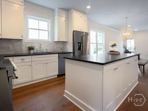 Kitchen - 809 E 36th St, Savannah, GA 31401 photo 4 of 8