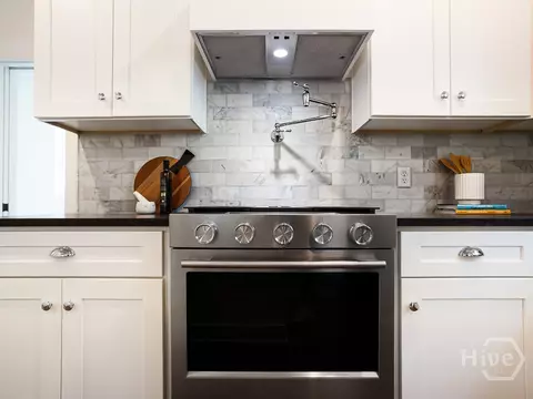 Kitchen - 809 E 36th St, Savannah, GA 31401 photo 6 of 8