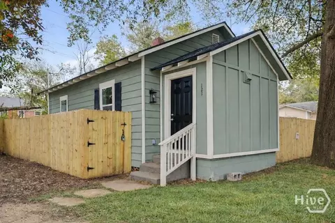 121 W 61st St, Savannah, GA 31405