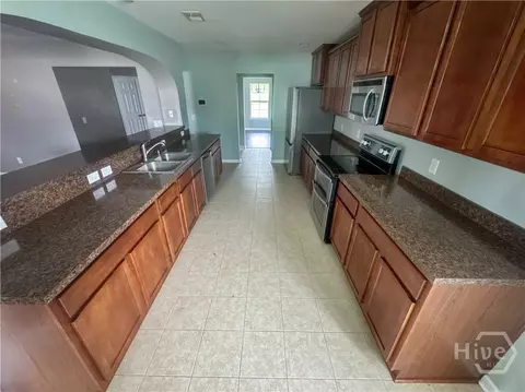 Kitchen - 36 Central Park Way, Savannah, GA 31407 photo 2 of 2