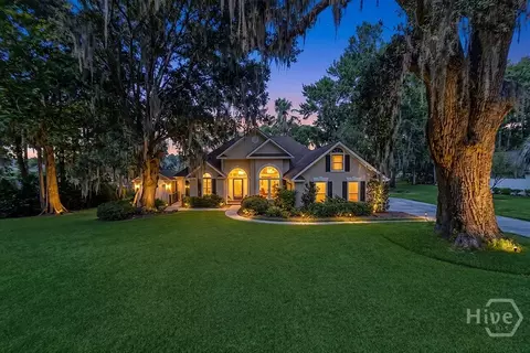 89 Old Martin Ln, Richmond Hill, GA 31324
