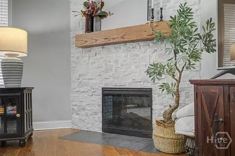 Living - 102 Red Oak Ln, Rincon, GA 31326 photo 2 of 3