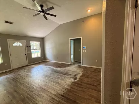 Living - 405 Shadowbrook Cir, Springfield, GA 31329 photo 2 of 3
