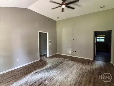 Living - 405 Shadowbrook Cir, Springfield, GA 31329 photo 1 of 3