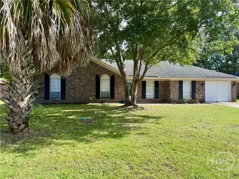 916 Mill Dr, Savannah, GA 31419