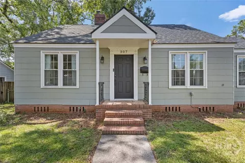 307 Columbus Dr, Savannah, GA 31405