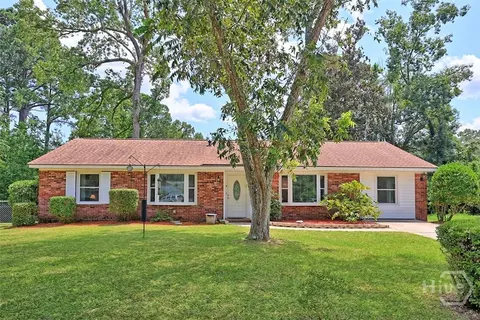 5 Prince Charles Ct, Savannah, GA 31406