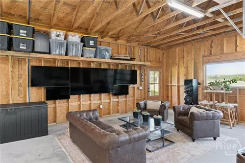 Living - 5370 Shellman Bluff Rd NE, Townsend, GA 31331 photo 5 of 6