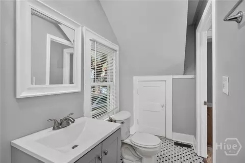 Bath - 535 E 37th St, Savannah, GA 31401 photo 1 of 5
