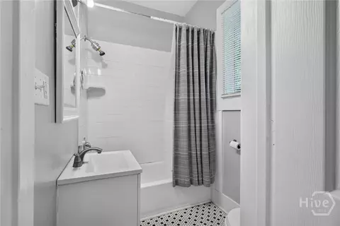 Bath - 535 E 37th St, Savannah, GA 31401 photo 5 of 5