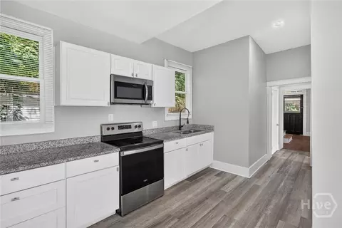 Entry Way - 535 E 37th St, Savannah, GA 31401 photo 4 of 7