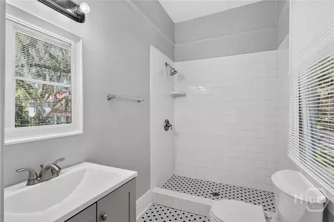 Bath - 535 E 37th St, Savannah, GA 31401 photo 3 of 5