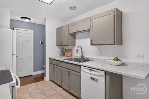 Kitchen - 211 Longleaf Cir, Pooler, GA 31322 photo 3 of 4