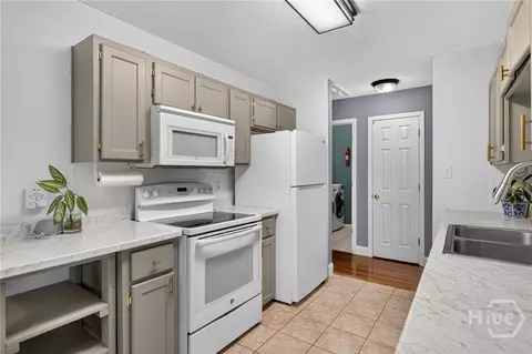 Kitchen - 211 Longleaf Cir, Pooler, GA 31322 photo 2 of 4