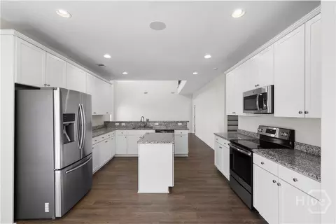 Entry Way - 125 Grimsby Rd, Savannah, GA 31407 photo 3 of 7
