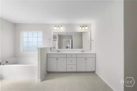 Bath - 125 Grimsby Rd, Savannah, GA 31407 photo 1 of 4