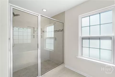 Bath - 125 Grimsby Rd, Savannah, GA 31407 photo 3 of 4